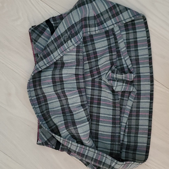 Garage - Ladies Plaid Skort - Size 1 - Picture 3 of 5